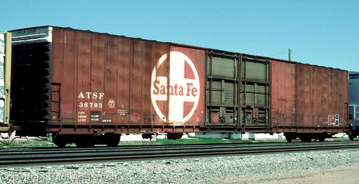 ATSF 36703 - 86FT BOX CAR.jpg